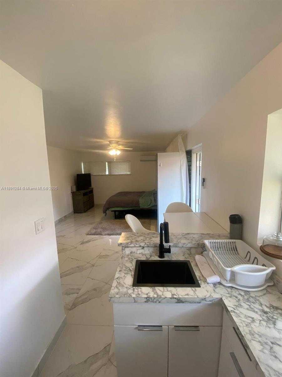 Small Image of 2631 FILLMORE ST #2, Hollywood Number 9