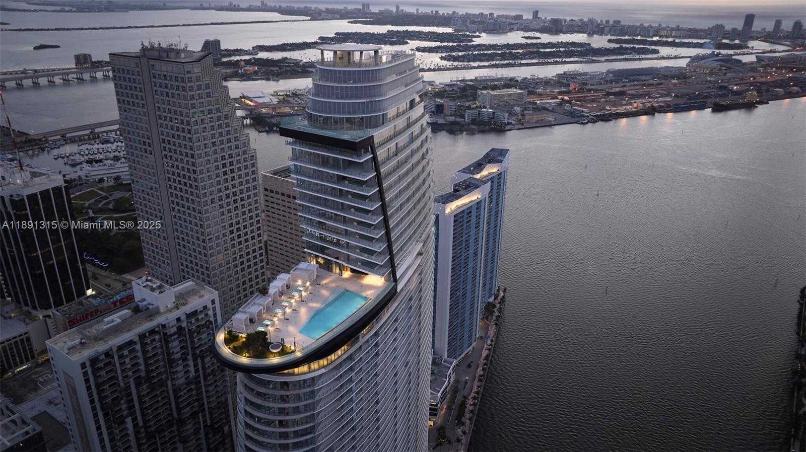 Small Image of 300 BISCAYNE BOULEVARD WAY #1705W, Miami Number 3