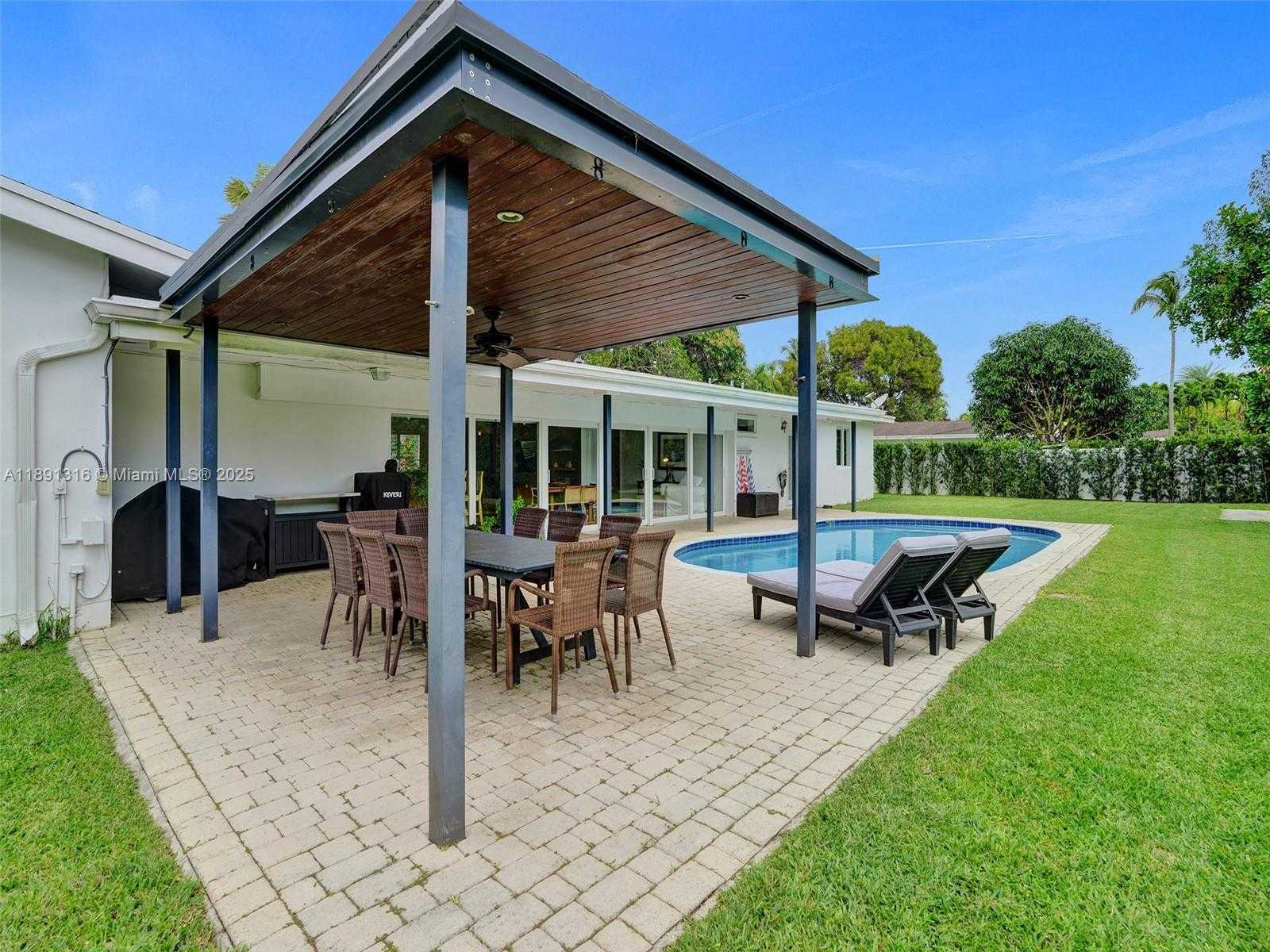 Small Image of 13555 SOUTH WEST 74TH AVE #13555, Pinecrest Number 24