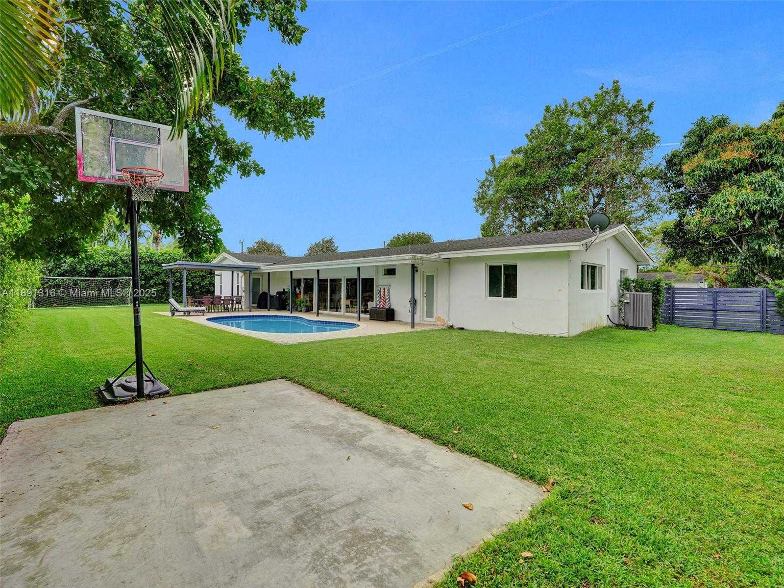 Small Image of 13555 SOUTH WEST 74TH AVE #13555, Pinecrest Number 27
