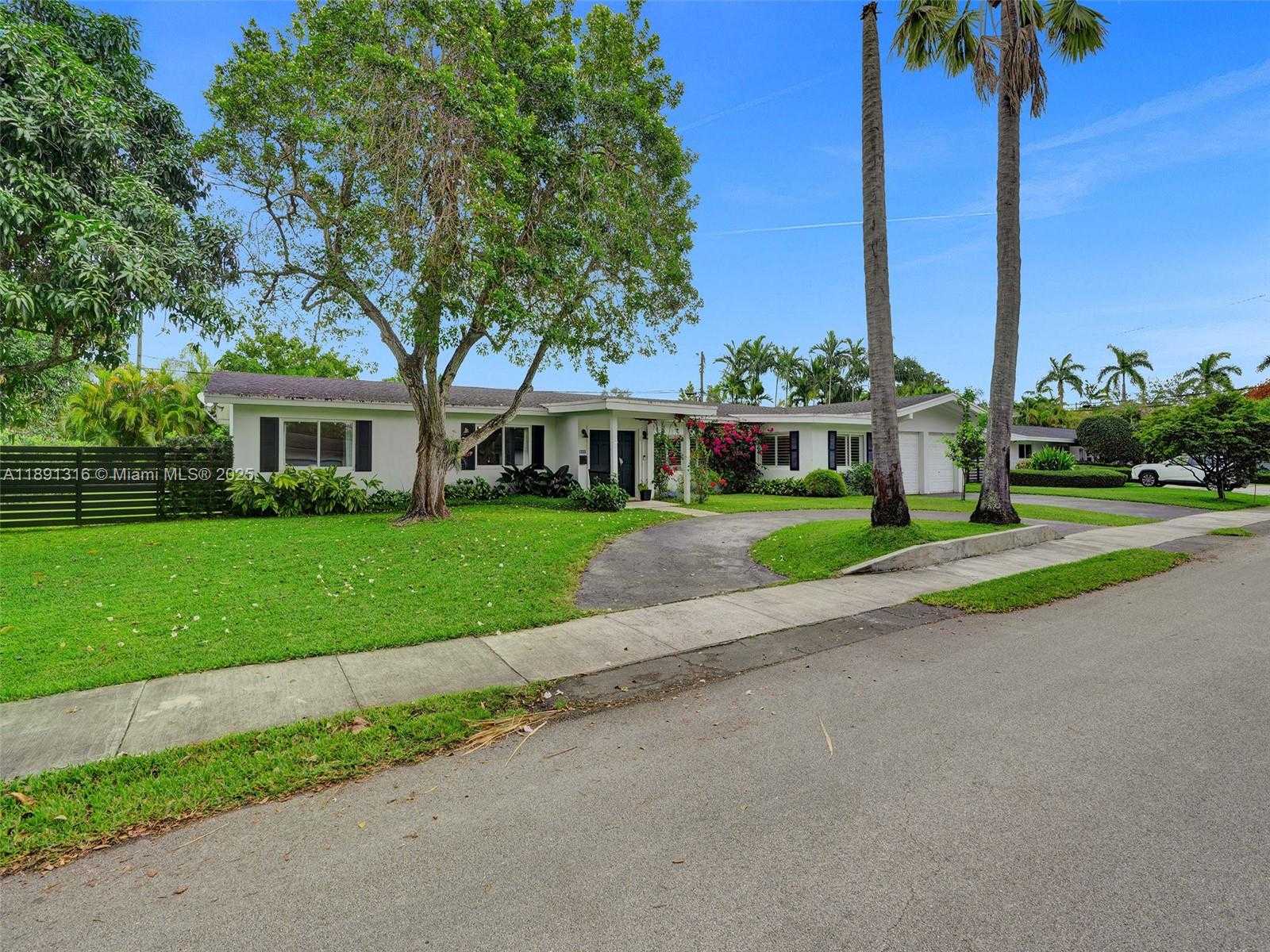 Small Image of 13555 SOUTH WEST 74TH AVE #13555, Pinecrest Number 29