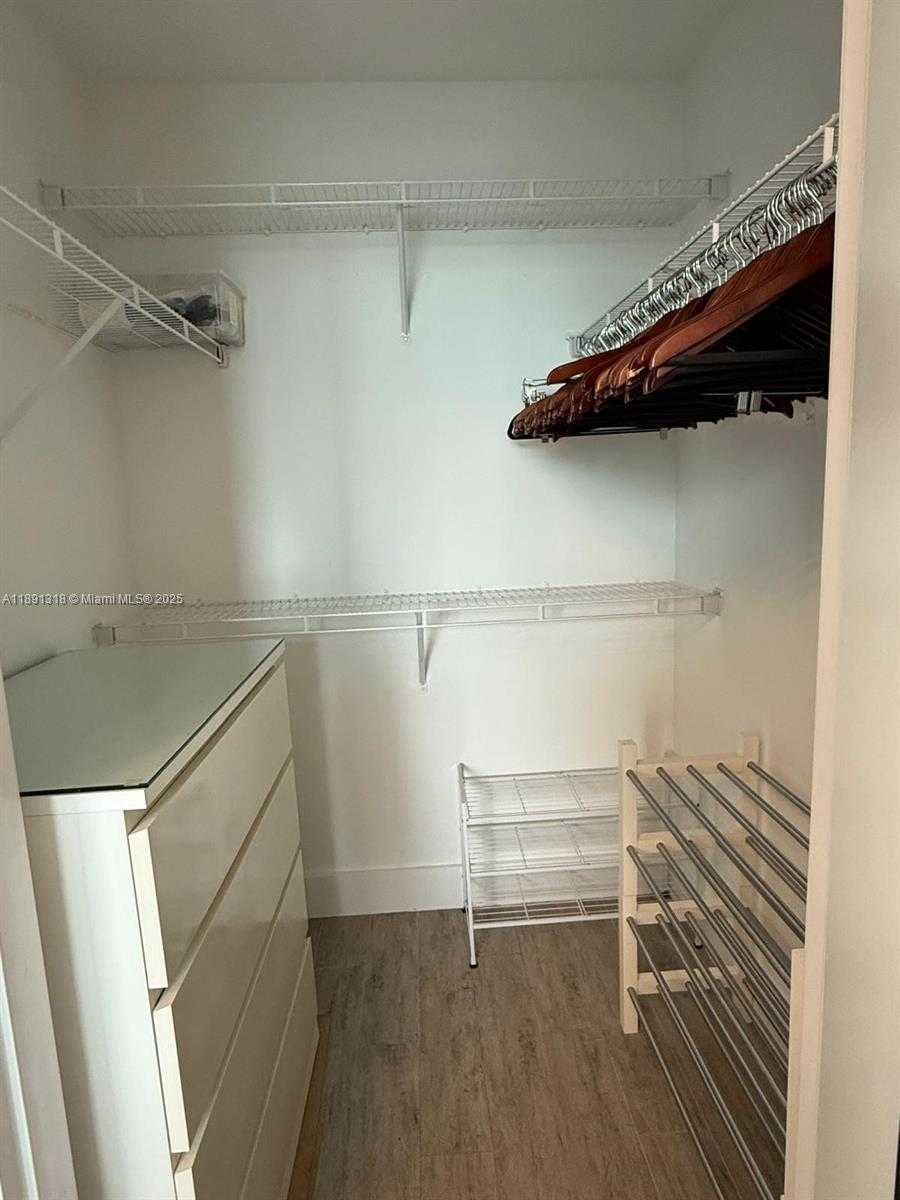 Small Image of 1111 SOUTH WEST 1ST AVE #UPH4017-, Miami Number 9