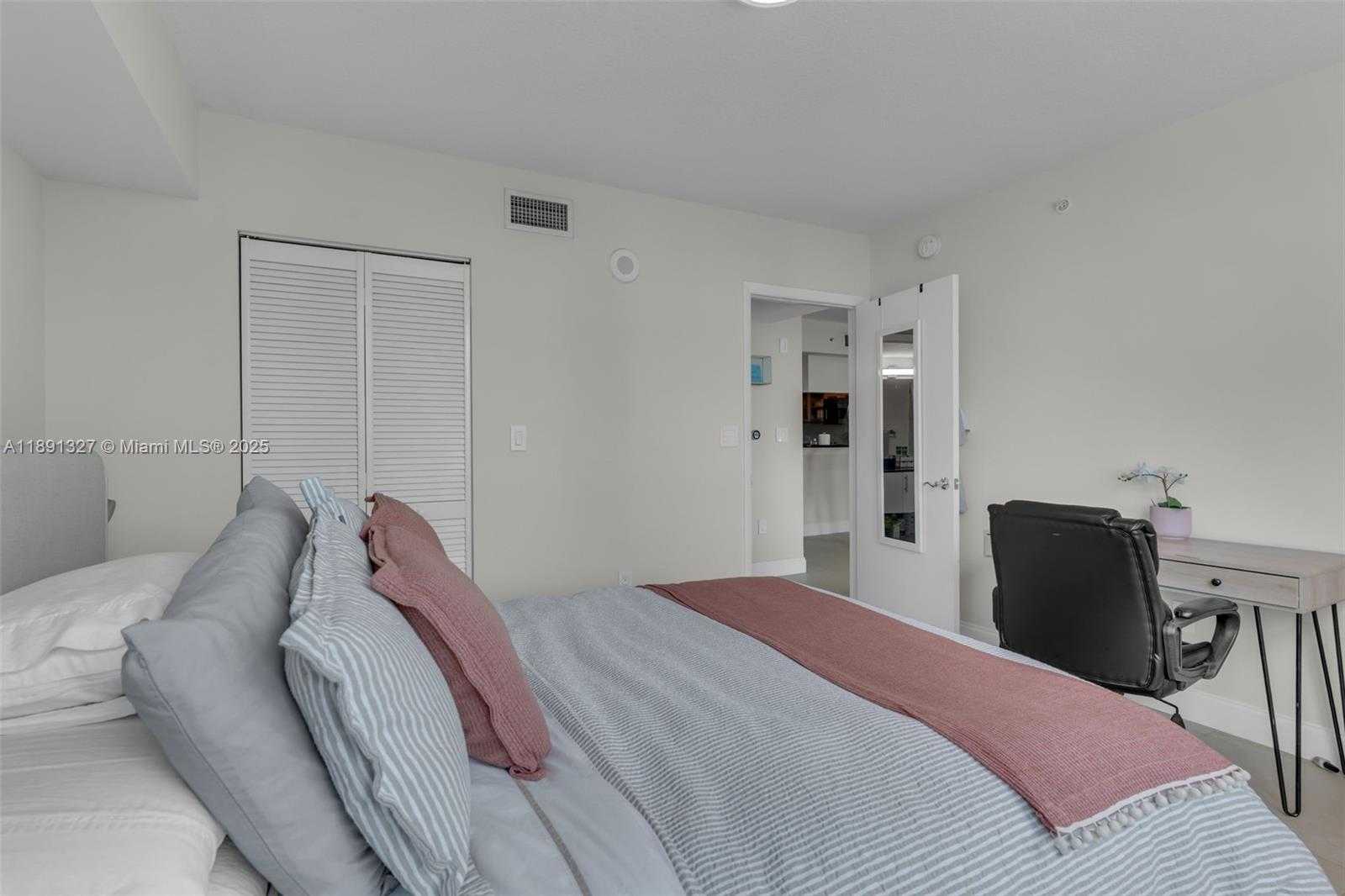 Small Image of 31 SOUTH EAST 5TH ST #2607, Miami Number 13
