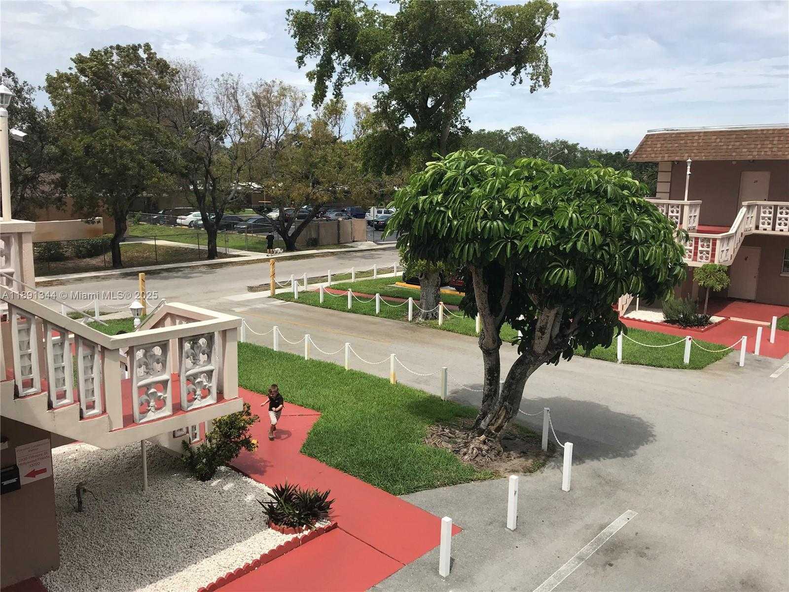 Small Image of 2832 FILLMORE ST #22, Hollywood Number 17