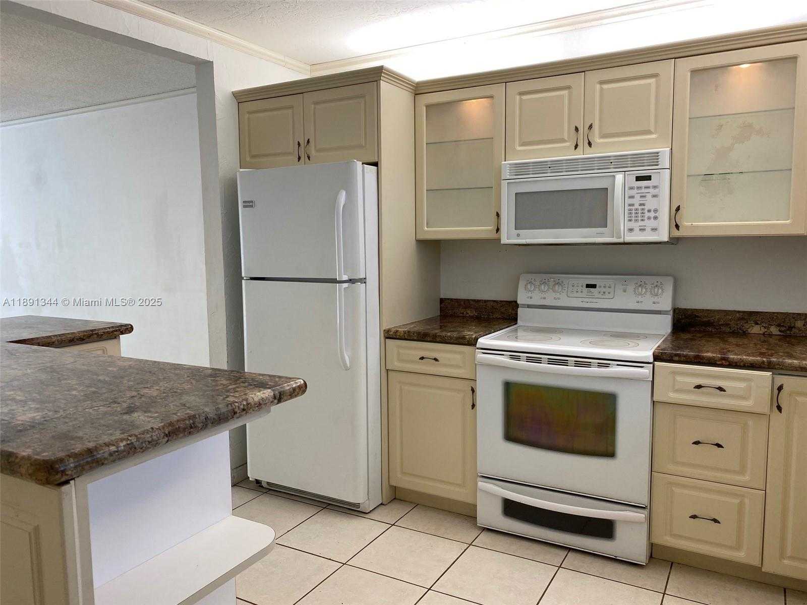 Small Image of 2832 FILLMORE ST #22, Hollywood Number 2