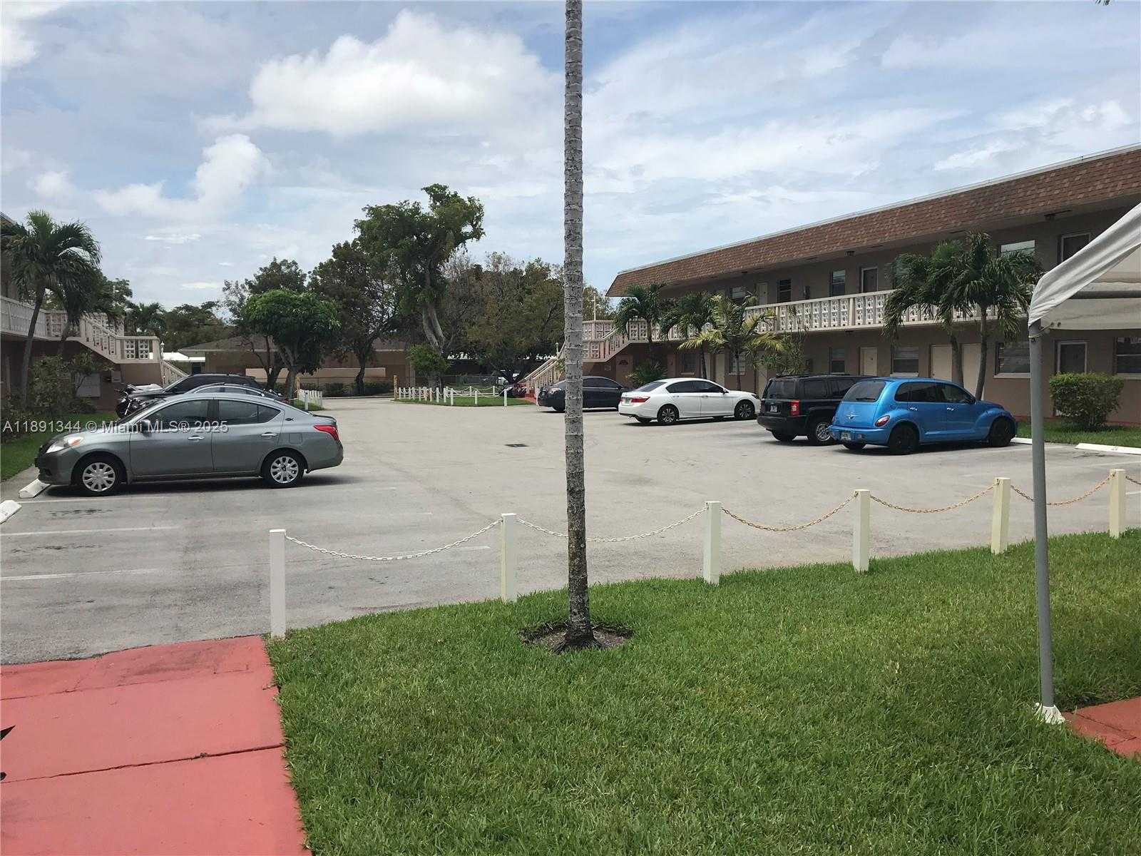 Small Image of 2832 FILLMORE ST #22, Hollywood Number 20