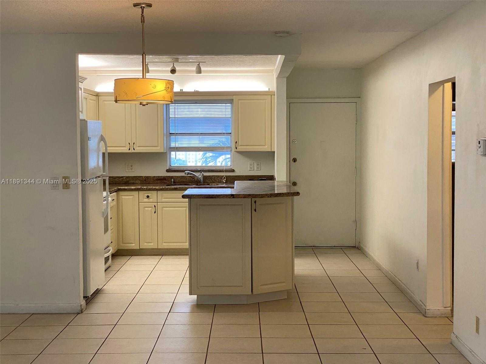 Small Image of 2832 FILLMORE ST #22, Hollywood Number 4