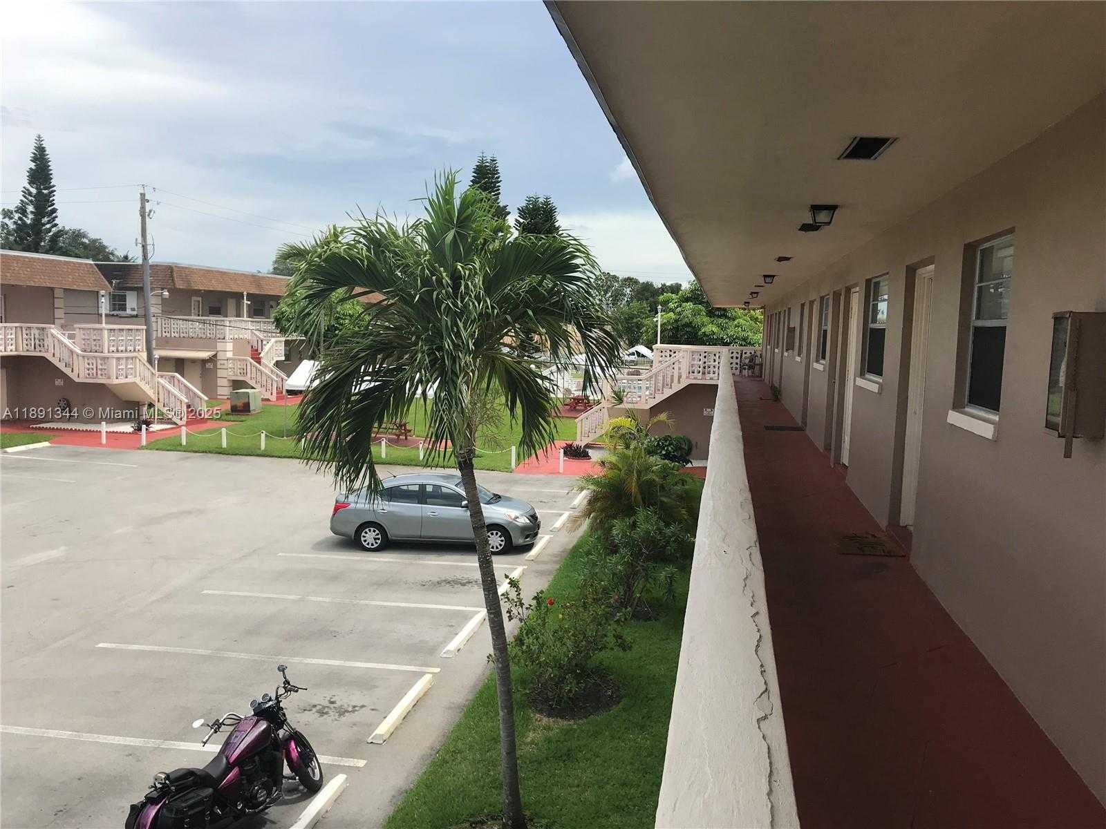 Small Image of 2832 FILLMORE ST #22, Hollywood Number 9