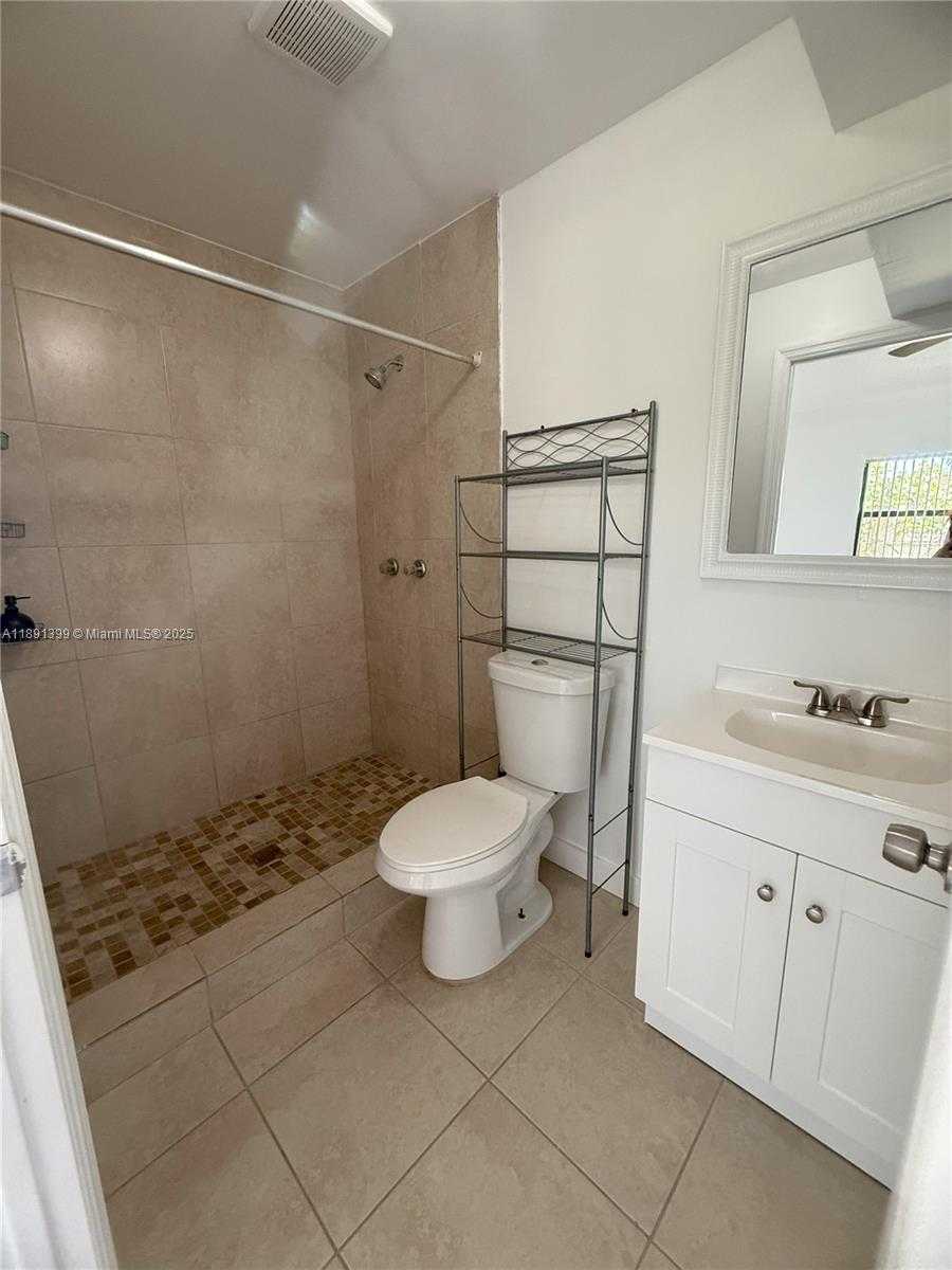 Small Image of 11821 SOUTH WEST 185TH TER, Miami Number 10