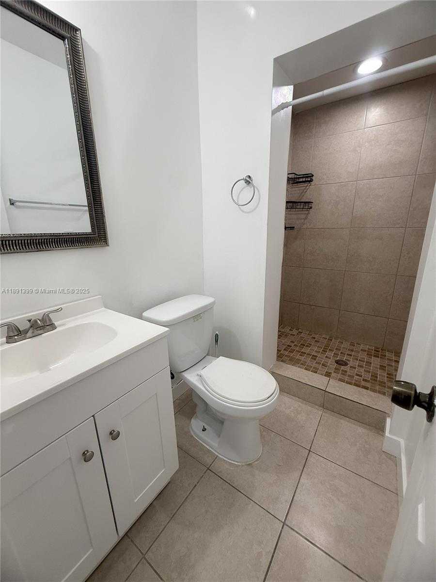 Small Image of 11821 SOUTH WEST 185TH TER, Miami Number 12