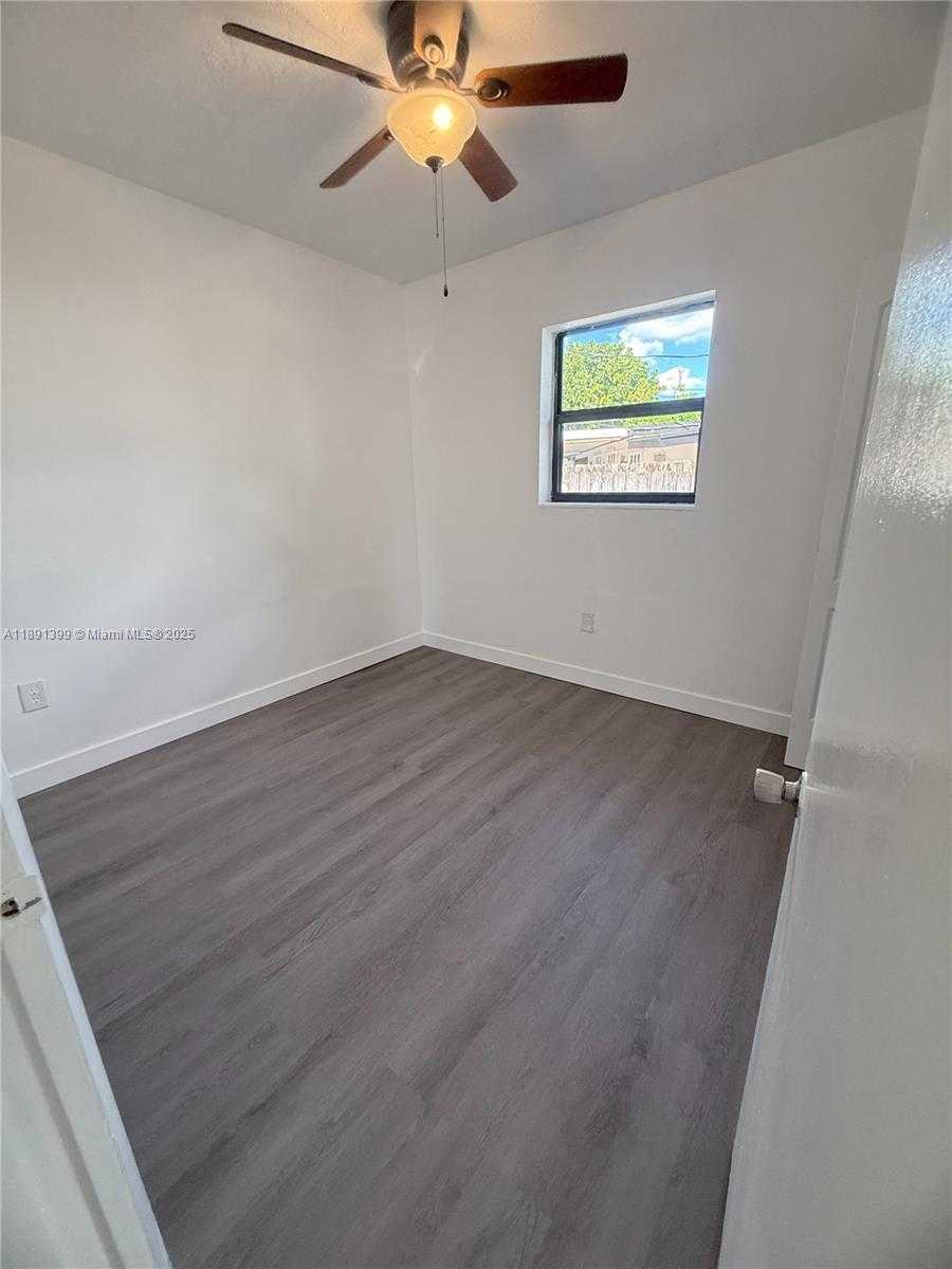 Small Image of 11821 SOUTH WEST 185TH TER, Miami Number 13