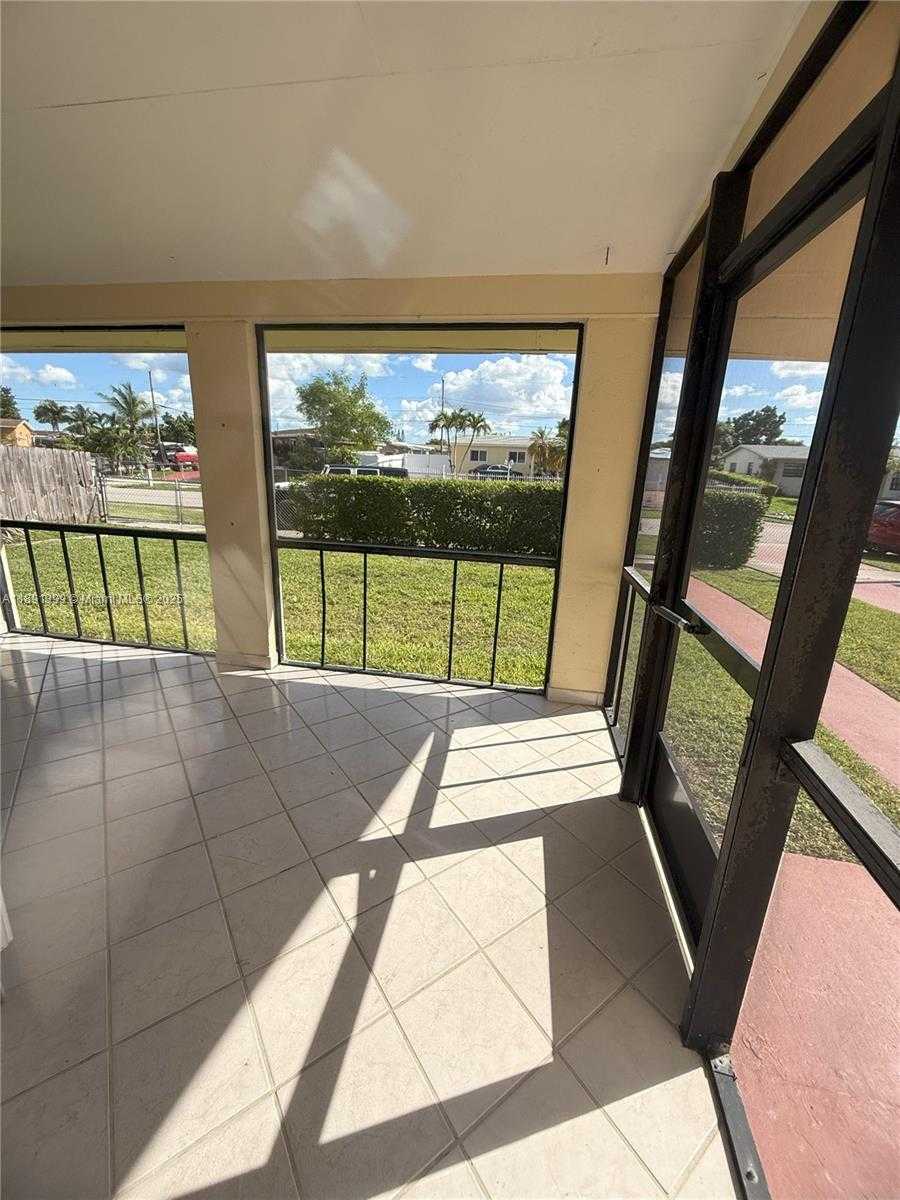 Small Image of 11821 SOUTH WEST 185TH TER, Miami Number 14