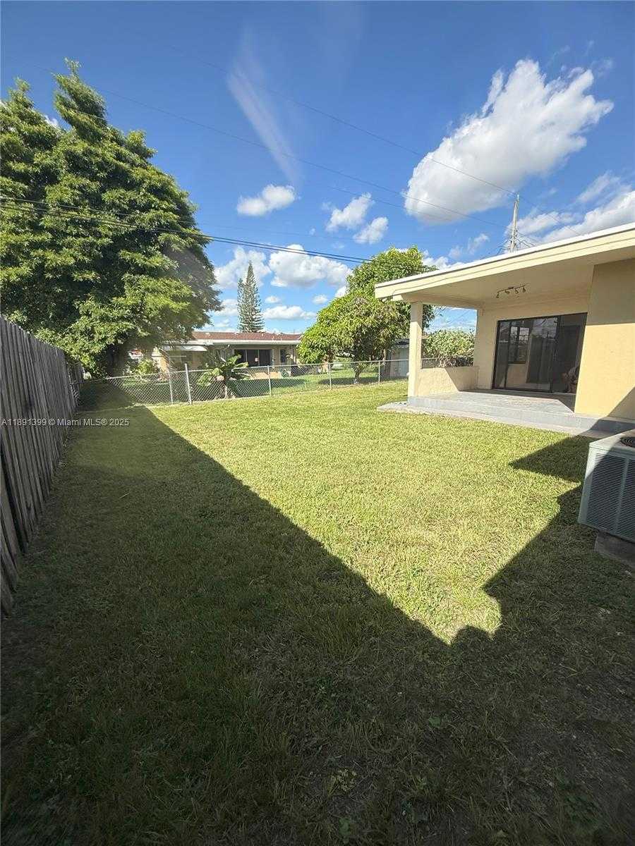 Small Image of 11821 SOUTH WEST 185TH TER, Miami Number 18