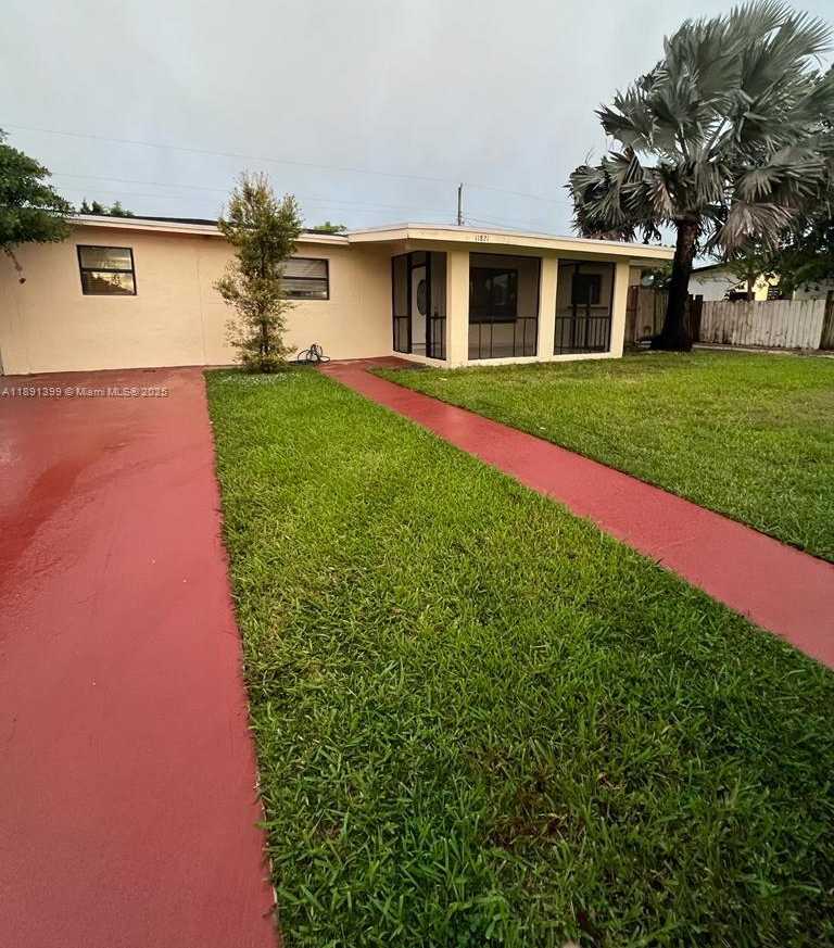 Small Image of 11821 SOUTH WEST 185TH TER, Miami Number 2