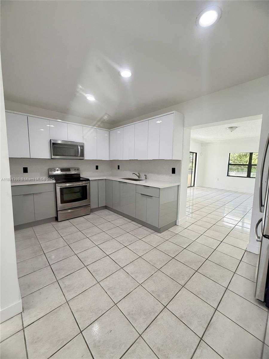 Small Image of 11821 SOUTH WEST 185TH TER, Miami Number 3