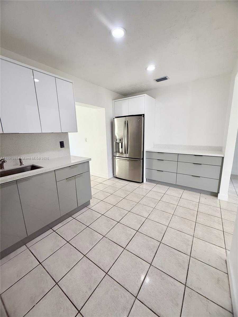 Small Image of 11821 SOUTH WEST 185TH TER, Miami Number 4