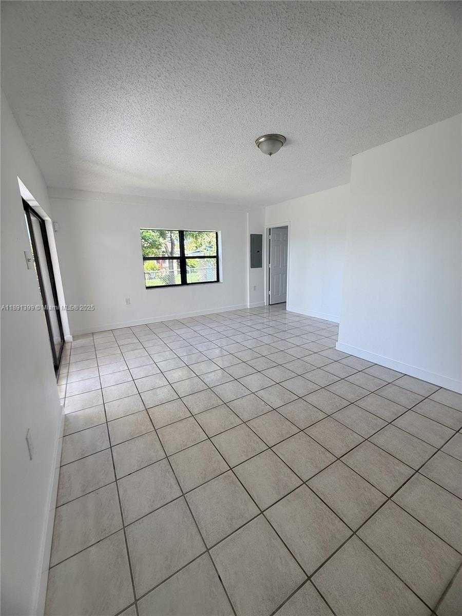 Small Image of 11821 SOUTH WEST 185TH TER, Miami Number 7