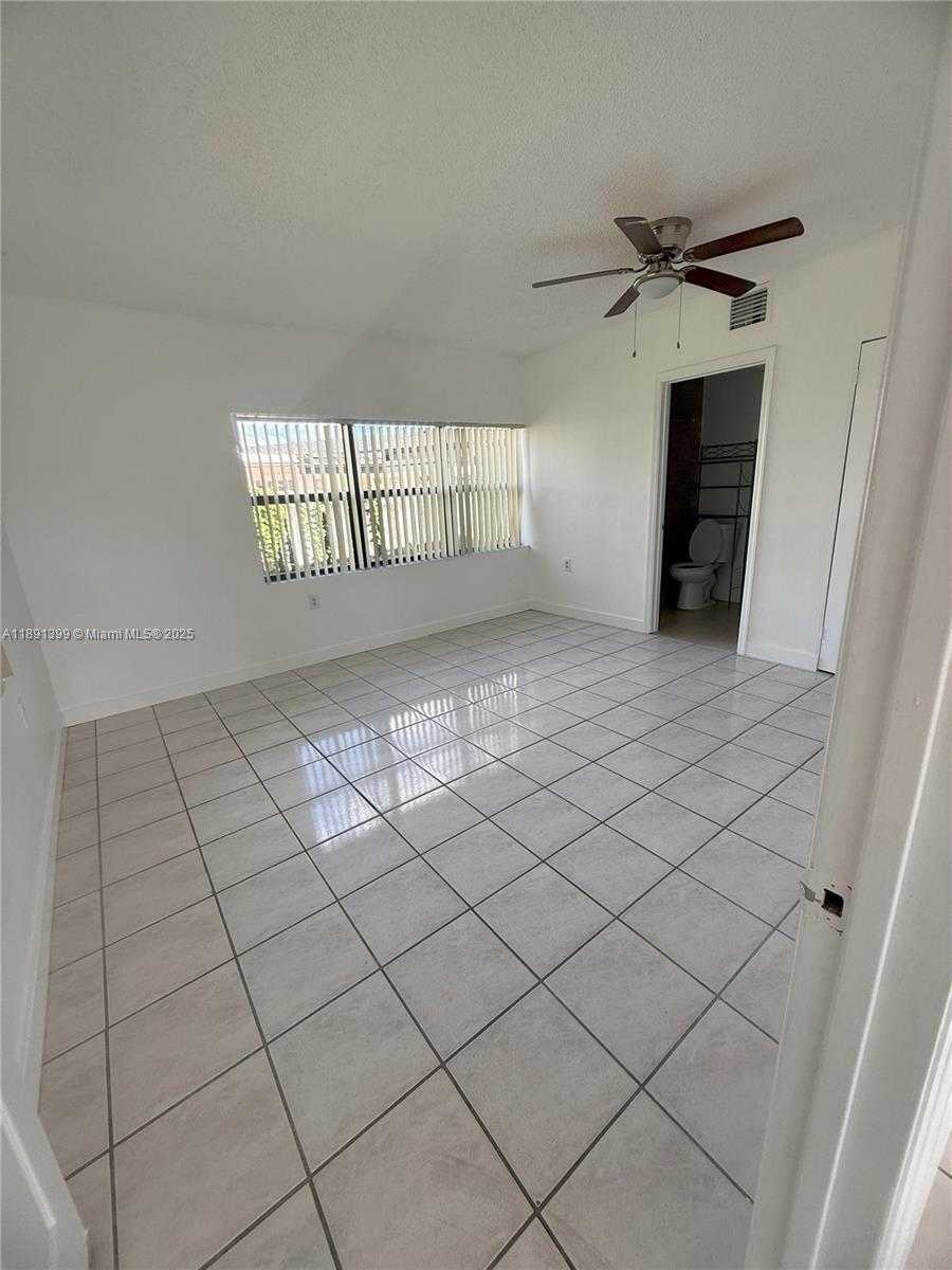 Small Image of 11821 SOUTH WEST 185TH TER, Miami Number 8