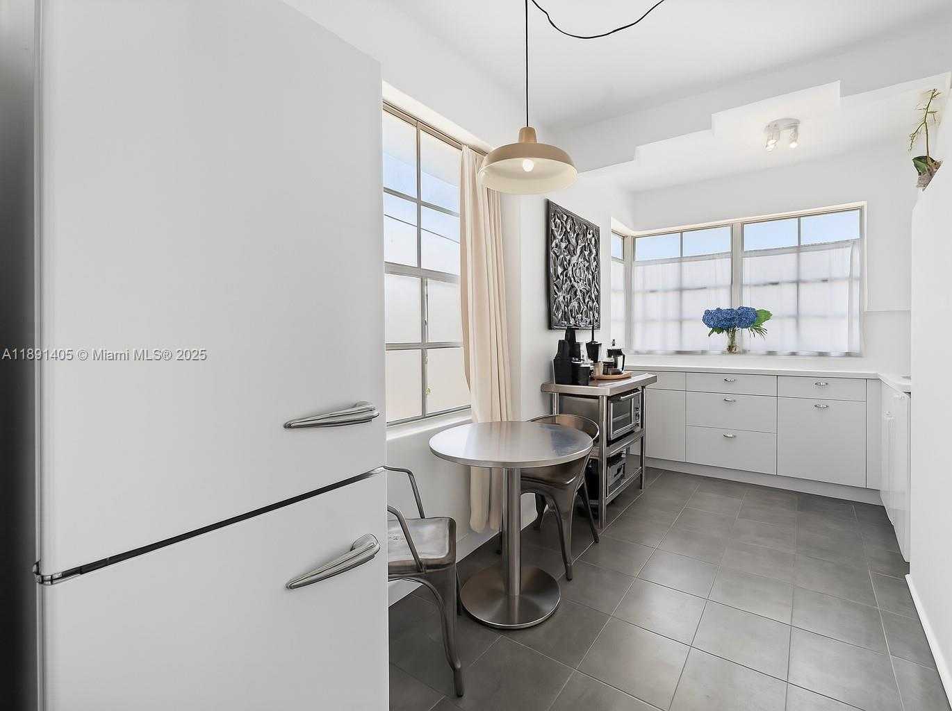 Small Image of 1005 MERIDIAN AVE #7, Miami Beach Number 2
