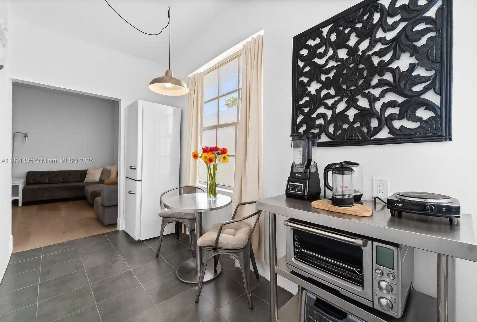 Small Image of 1005 MERIDIAN AVE #7, Miami Beach Number 3