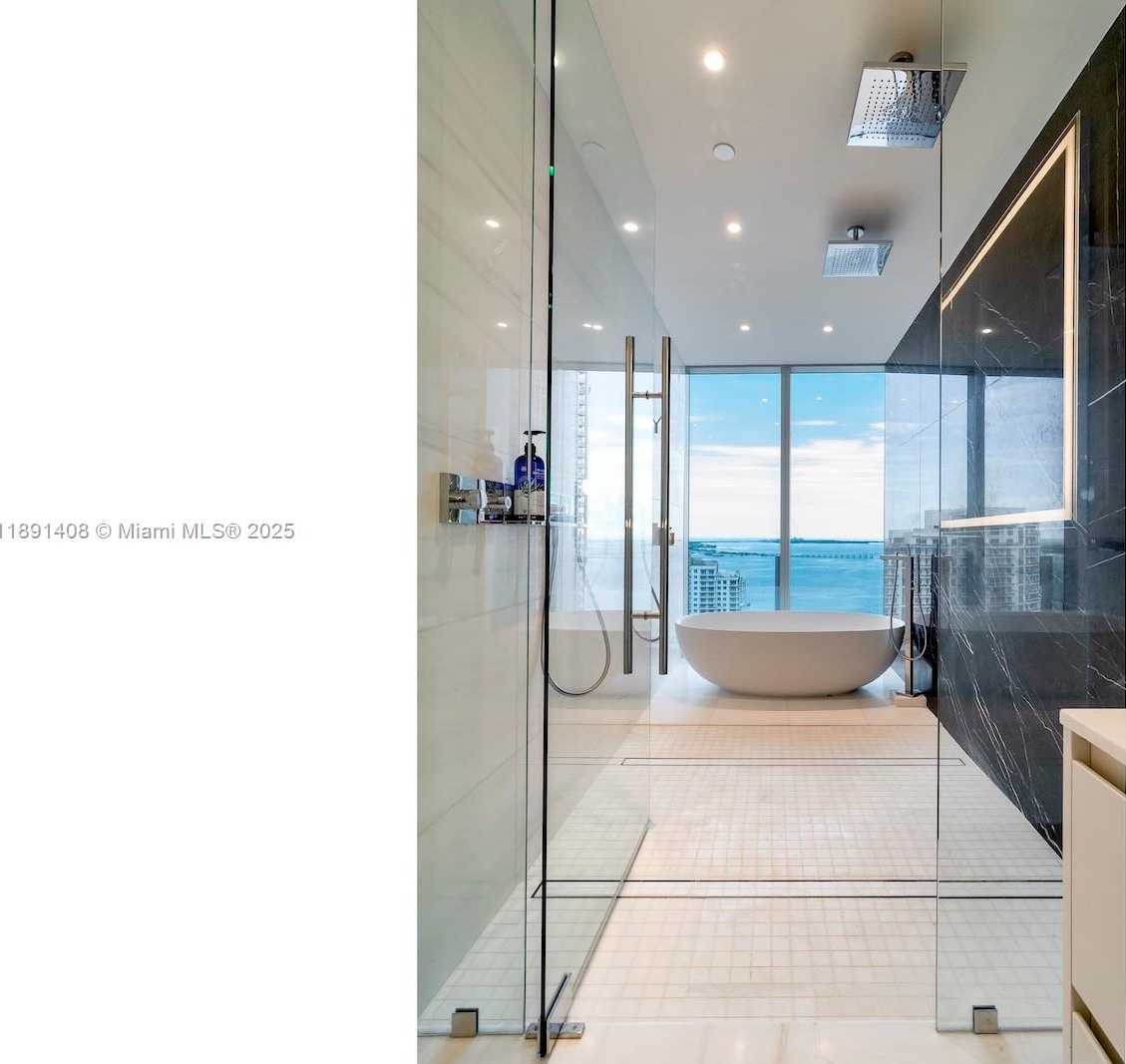 Small Image of 300 BISCAYNE BLVD WAY #3503, Miami Number 50