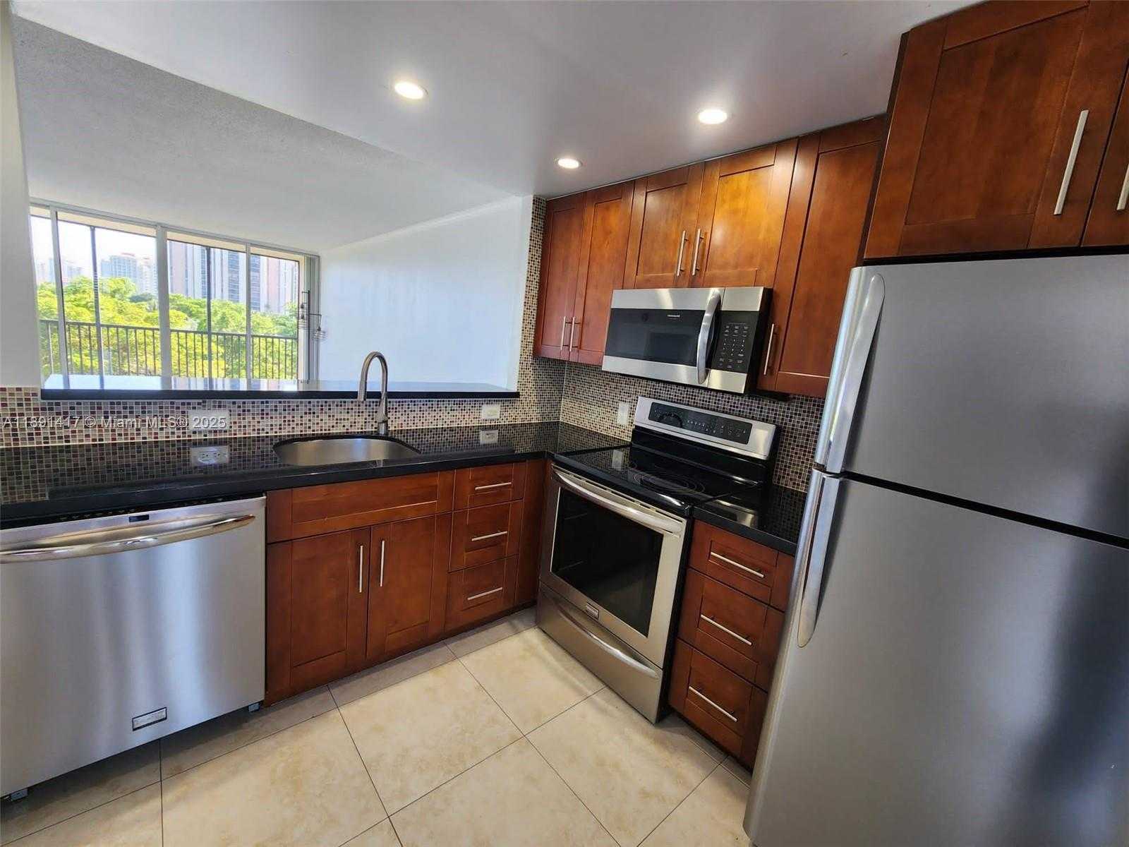 Small Image of 3301 NORTH COUNTRY CLUB DR #504, Aventura Number 2