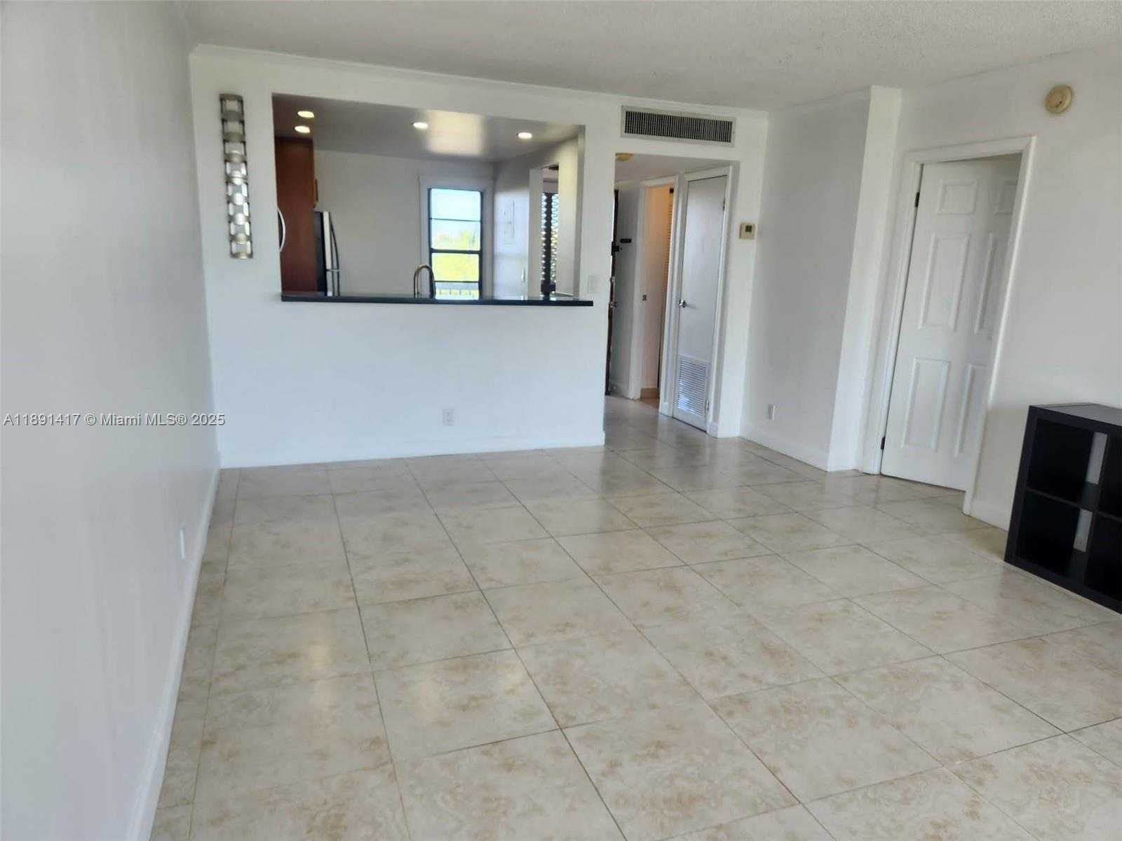 Small Image of 3301 NORTH COUNTRY CLUB DR #504, Aventura Number 3