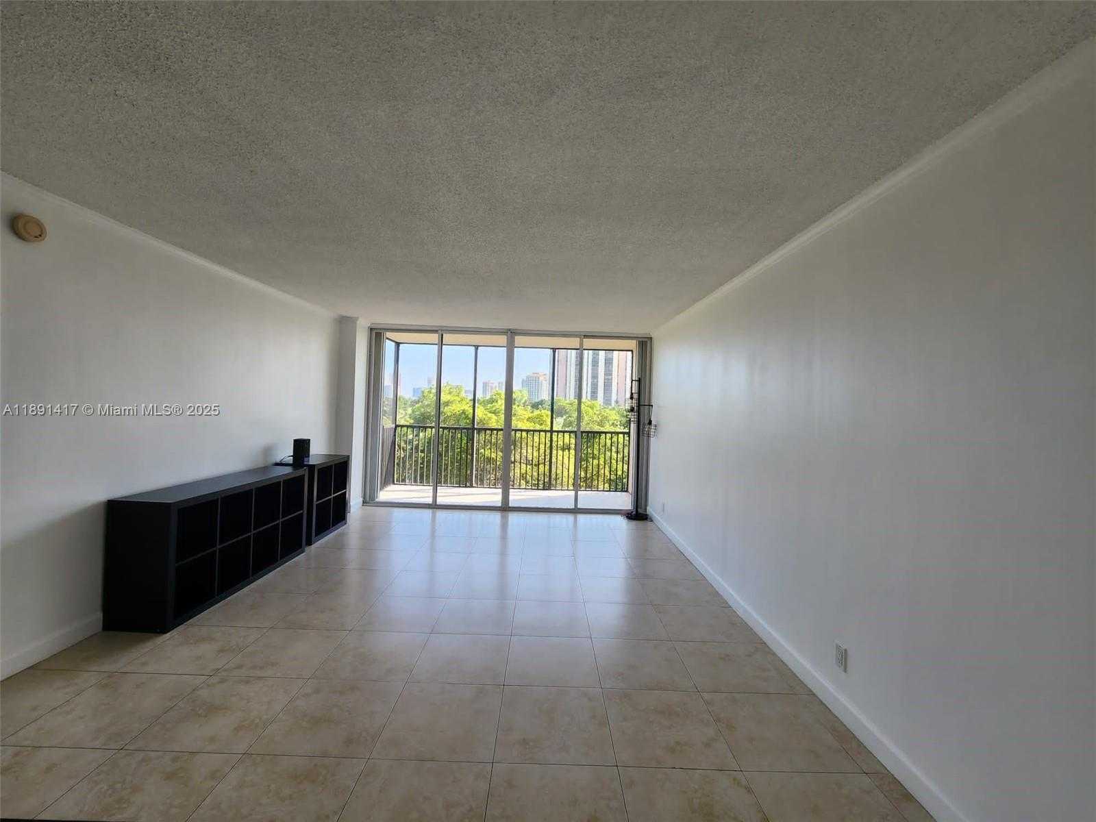 Small Image of 3301 NORTH COUNTRY CLUB DR #504, Aventura Number 4