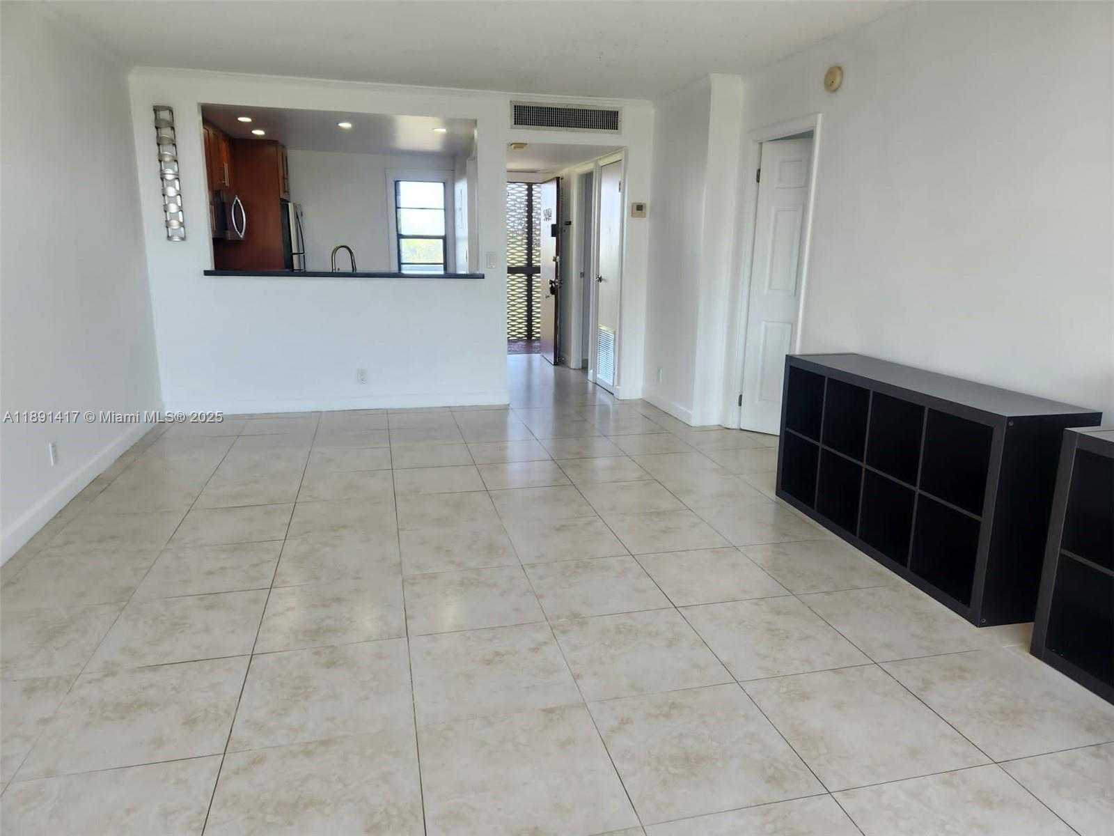 Small Image of 3301 NORTH COUNTRY CLUB DR #504, Aventura Number 5