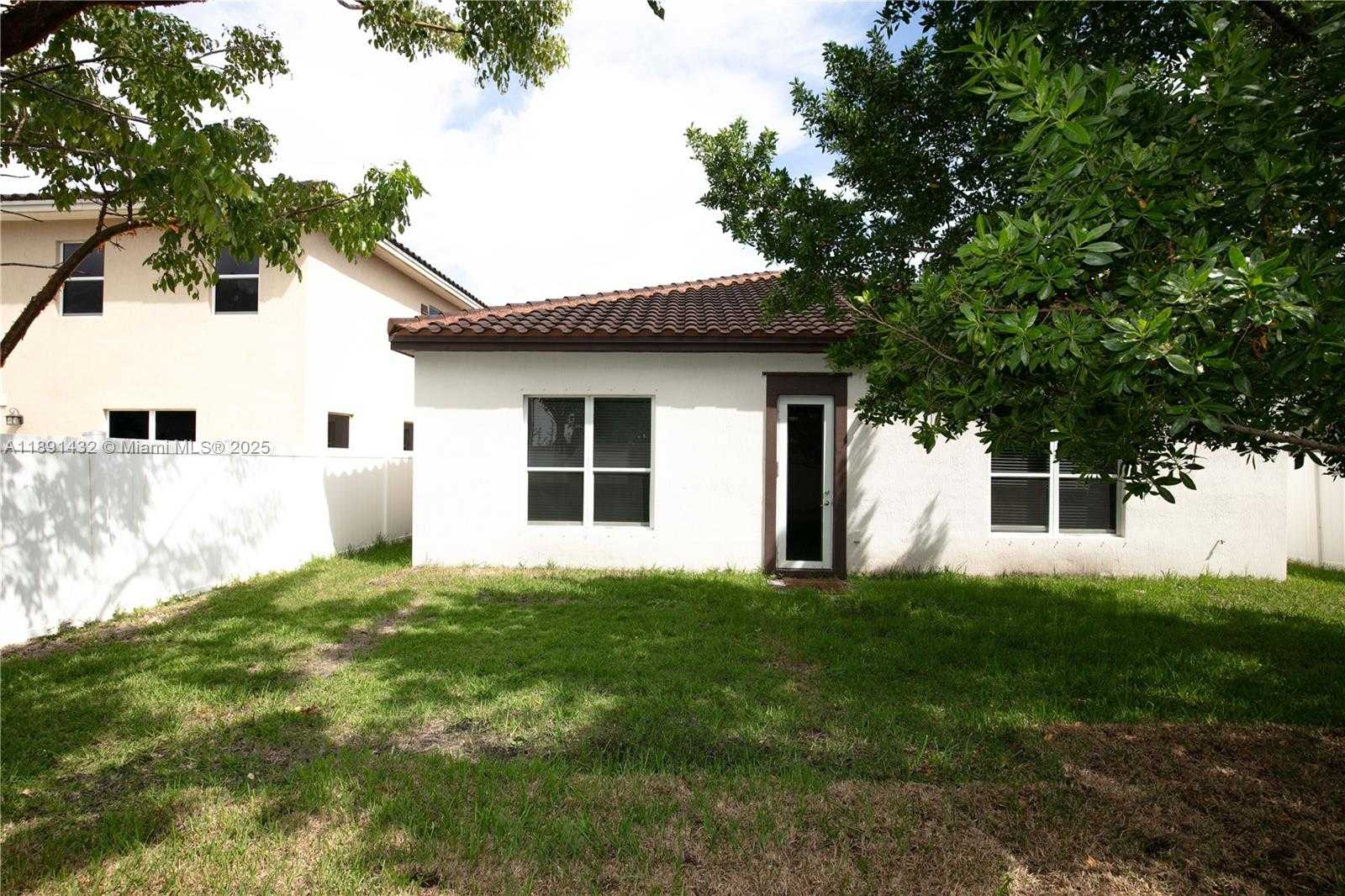 Small Image of 9036 SOUTH WEST 170TH PL, Miami Number 35