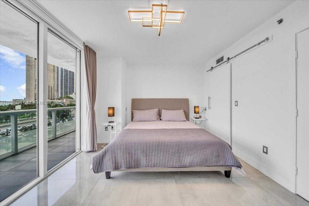 Small Image of 50 BISCAYNE BLVD #512, Miami Number 15