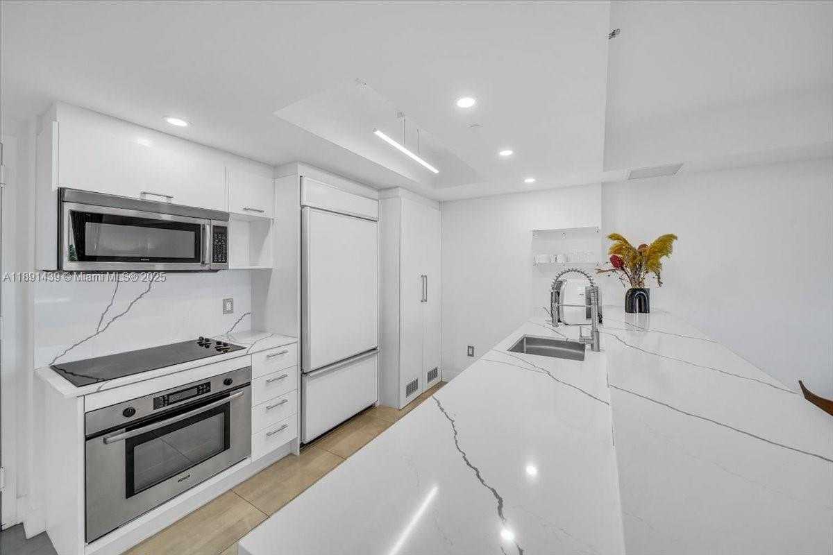 Small Image of 50 BISCAYNE BLVD #512, Miami Number 2