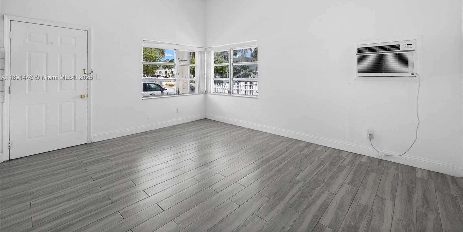 Small Image of 8135 CRESPI BLVD #1, Miami Beach Number 12