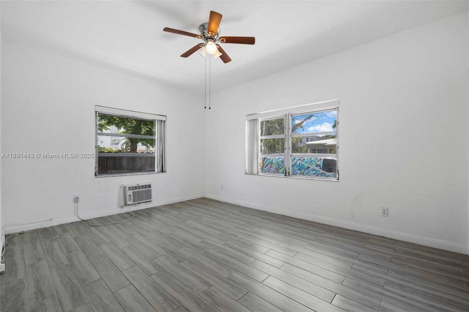 Small Image of 8135 CRESPI BLVD #1, Miami Beach Number 14