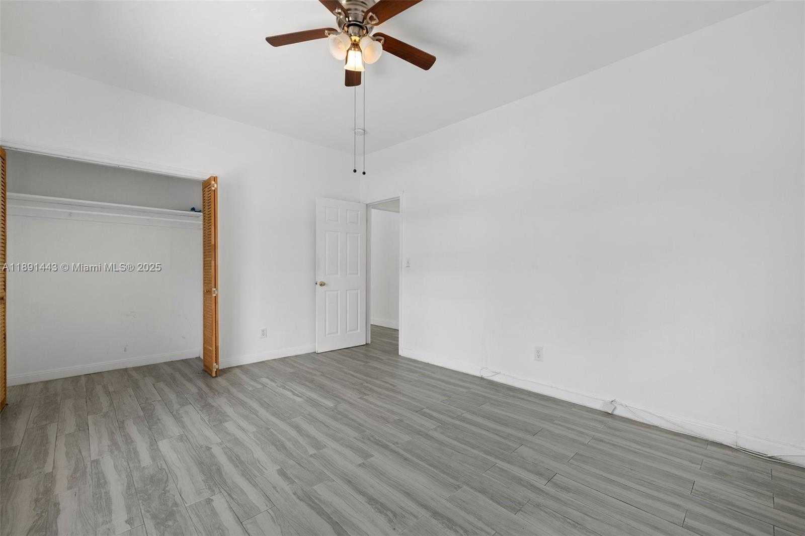 Small Image of 8135 CRESPI BLVD #1, Miami Beach Number 16