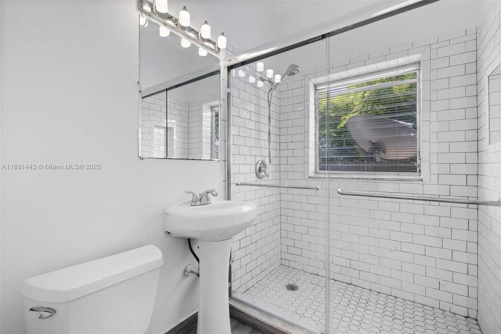 Small Image of 8135 CRESPI BLVD #1, Miami Beach Number 19