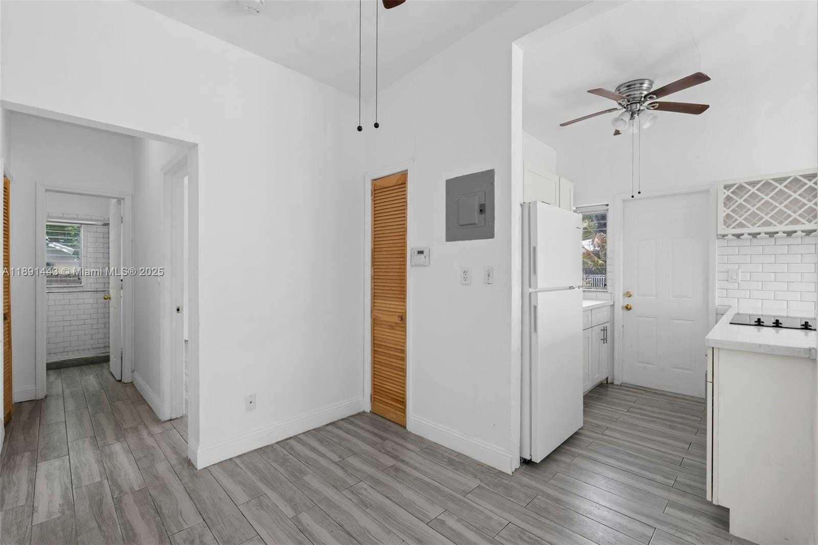 Small Image of 8135 CRESPI BLVD #1, Miami Beach Number 5