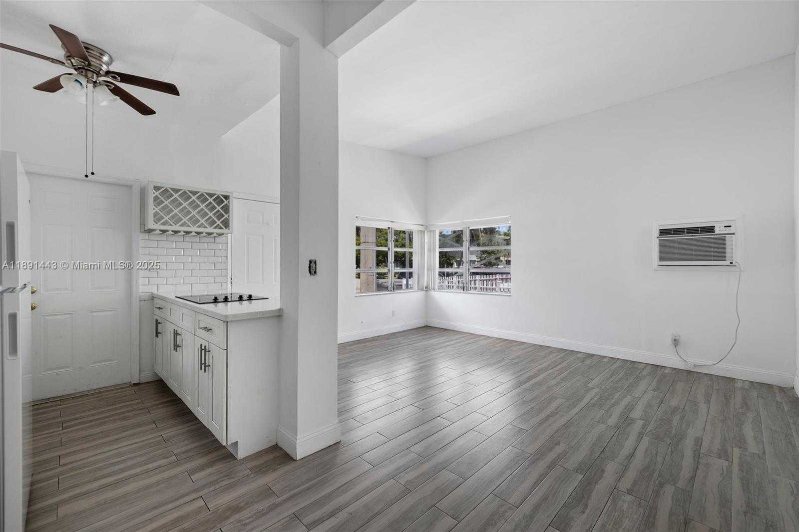 Small Image of 8135 CRESPI BLVD #1, Miami Beach Number 6