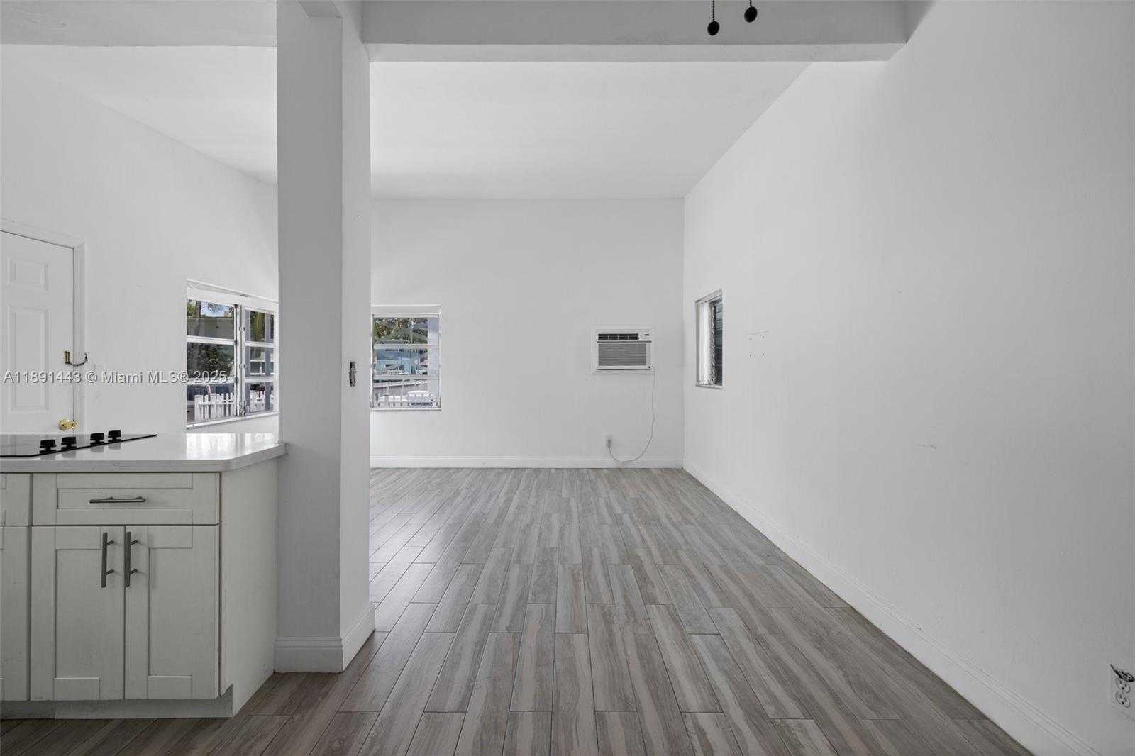 Small Image of 8135 CRESPI BLVD #1, Miami Beach Number 9