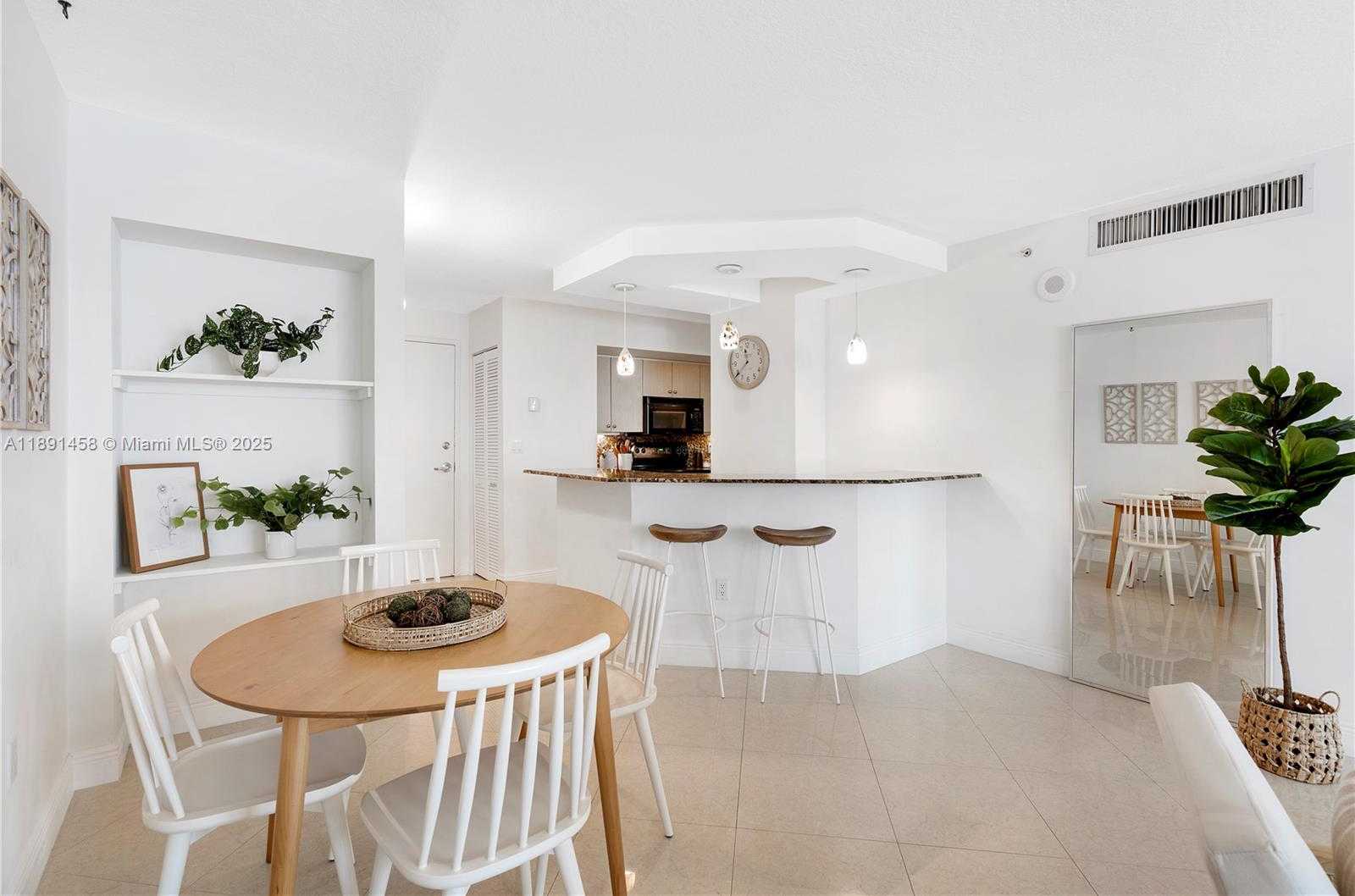 Small Image of 6917 COLLINS AVE #508, Miami Beach Number 4