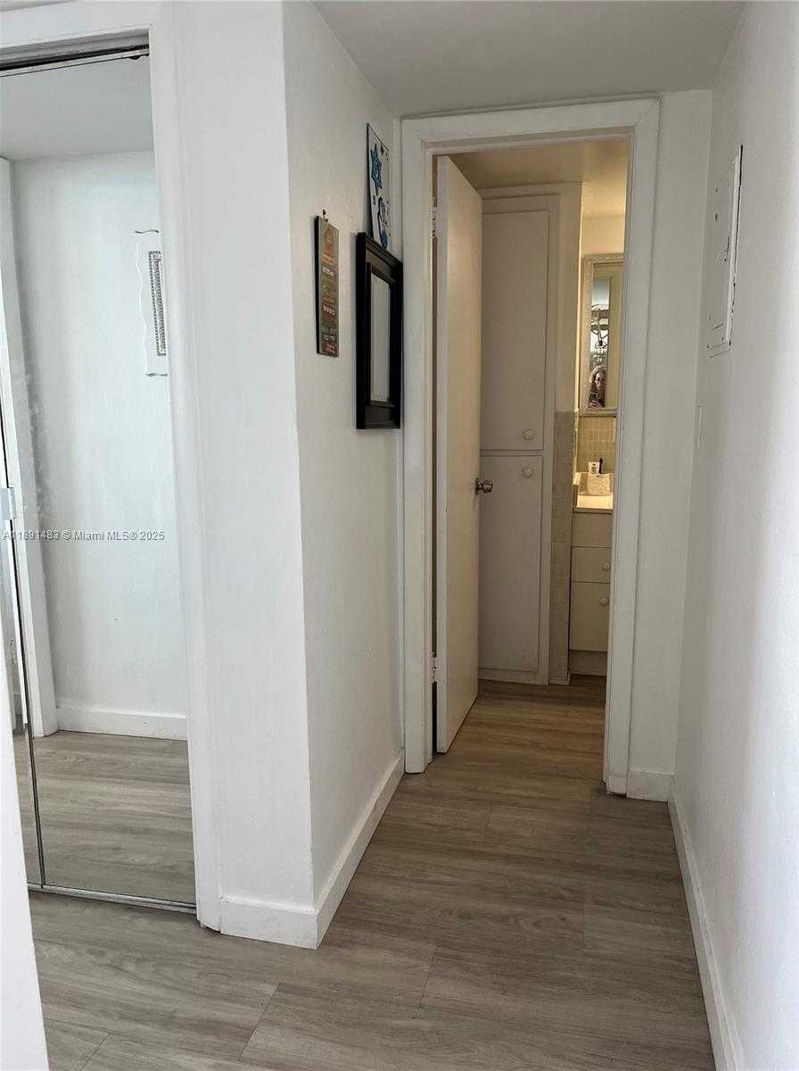 Small Image of 2910 POINT EAST DR #M601, Aventura Number 11