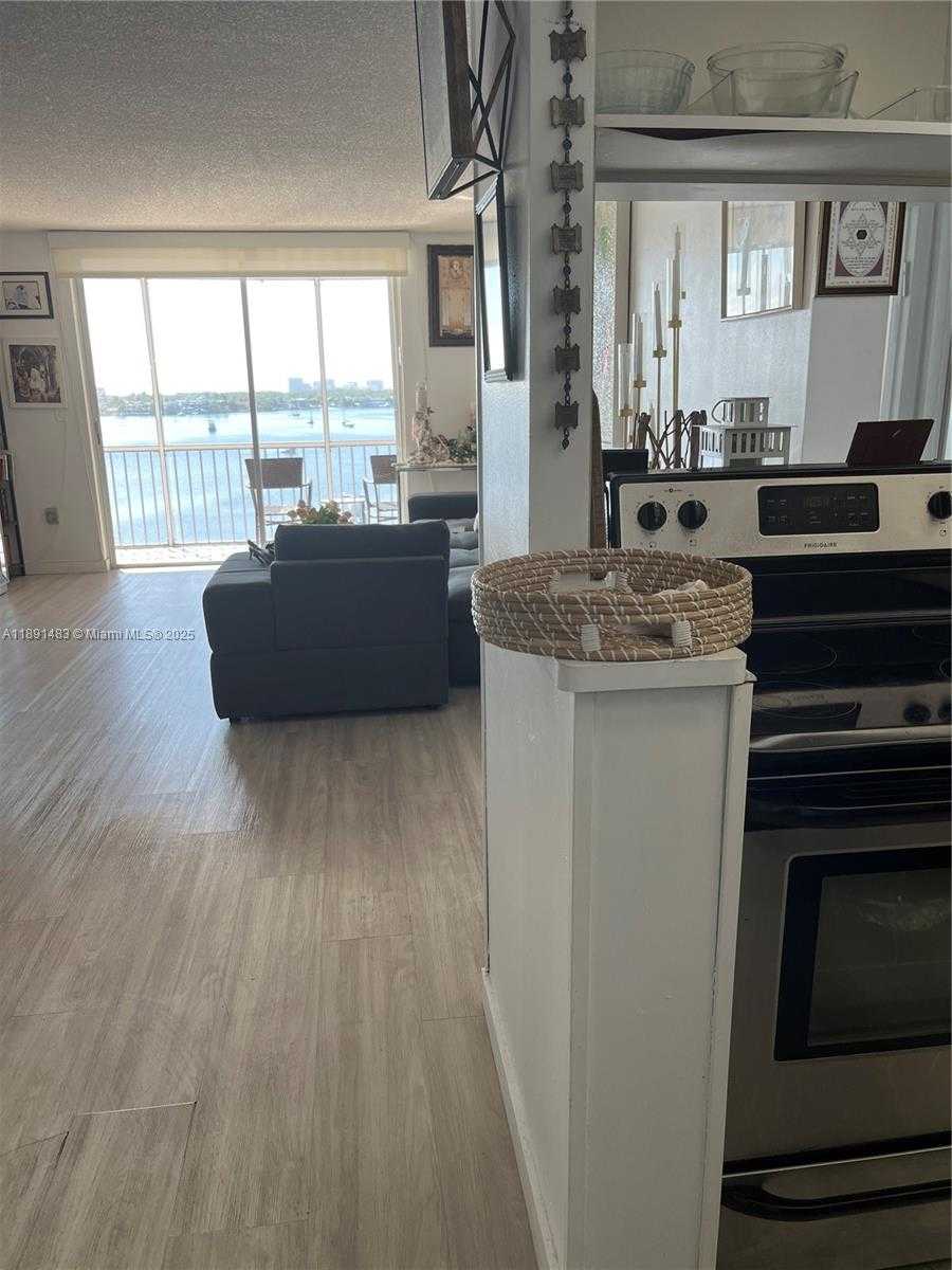 Small Image of 2910 POINT EAST DR #M601, Aventura Number 13