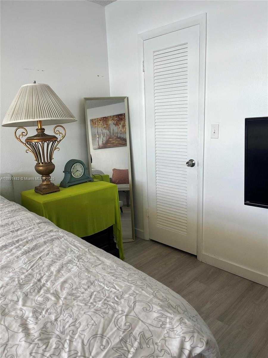 Small Image of 2910 POINT EAST DR #M601, Aventura Number 15
