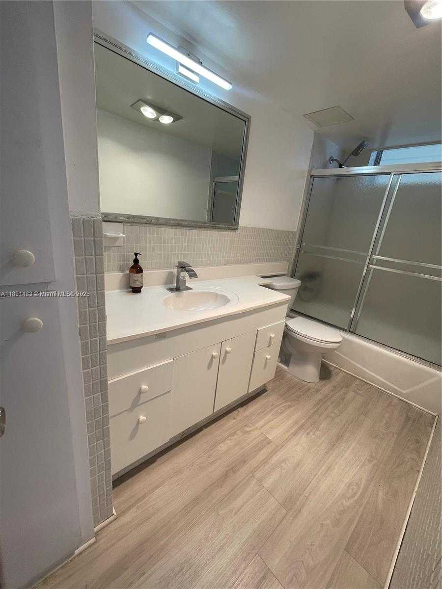 Small Image of 2910 POINT EAST DR #M601, Aventura Number 19