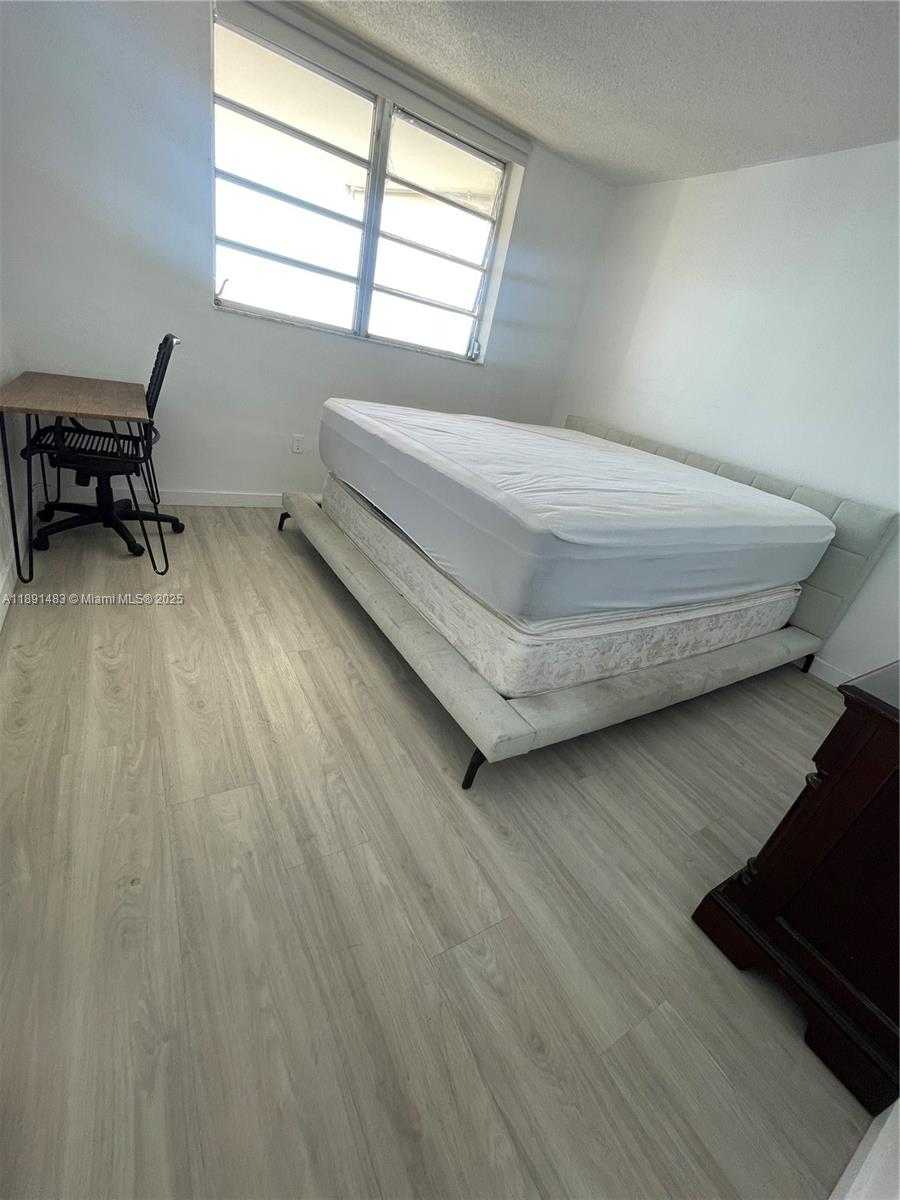 Small Image of 2910 POINT EAST DR #M601, Aventura Number 23