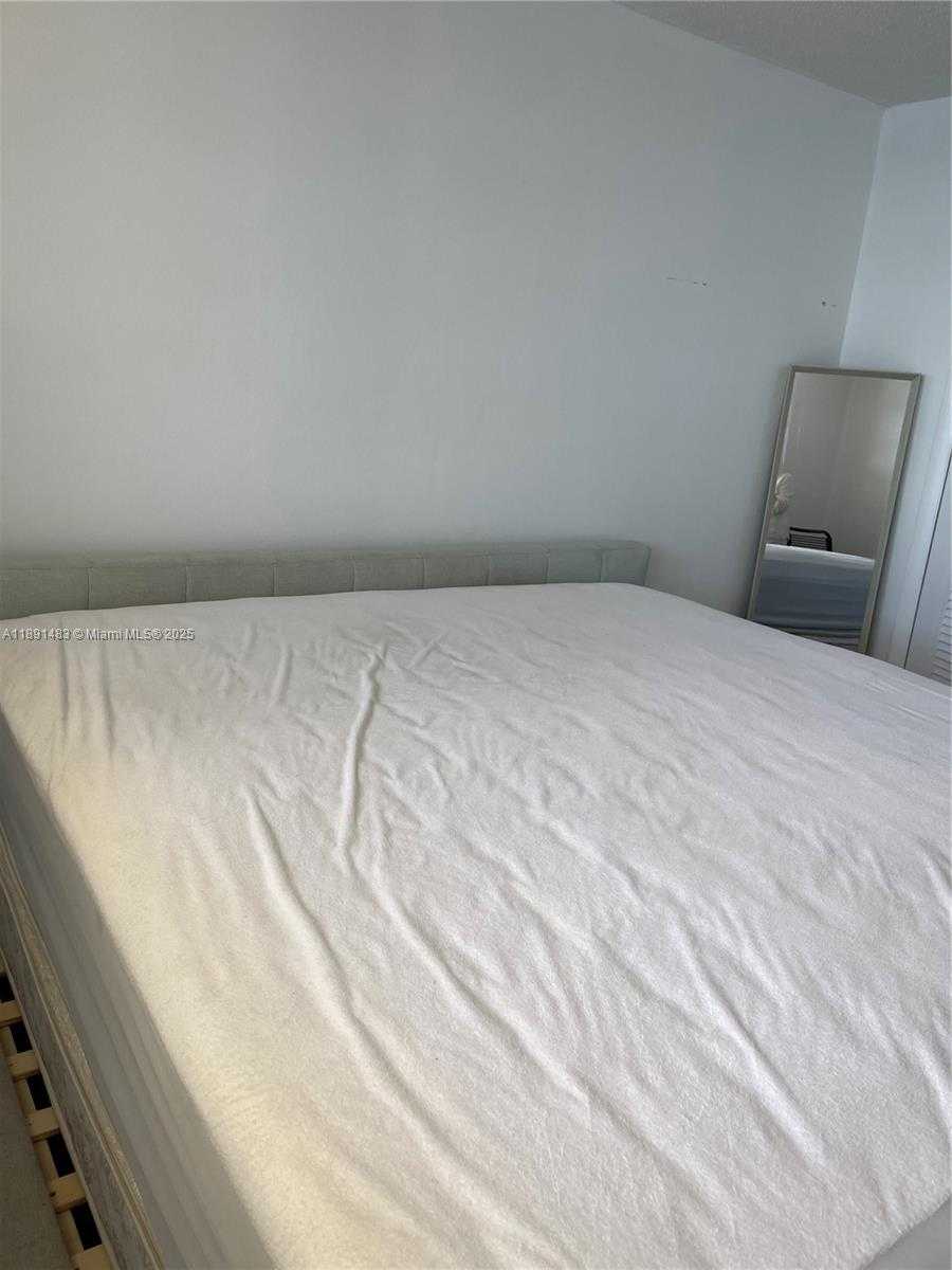 Small Image of 2910 POINT EAST DR #M601, Aventura Number 27