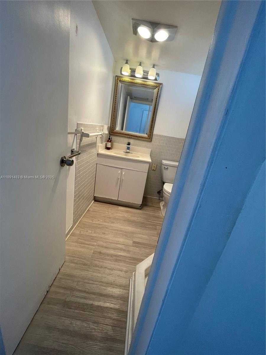 Small Image of 2910 POINT EAST DR #M601, Aventura Number 34