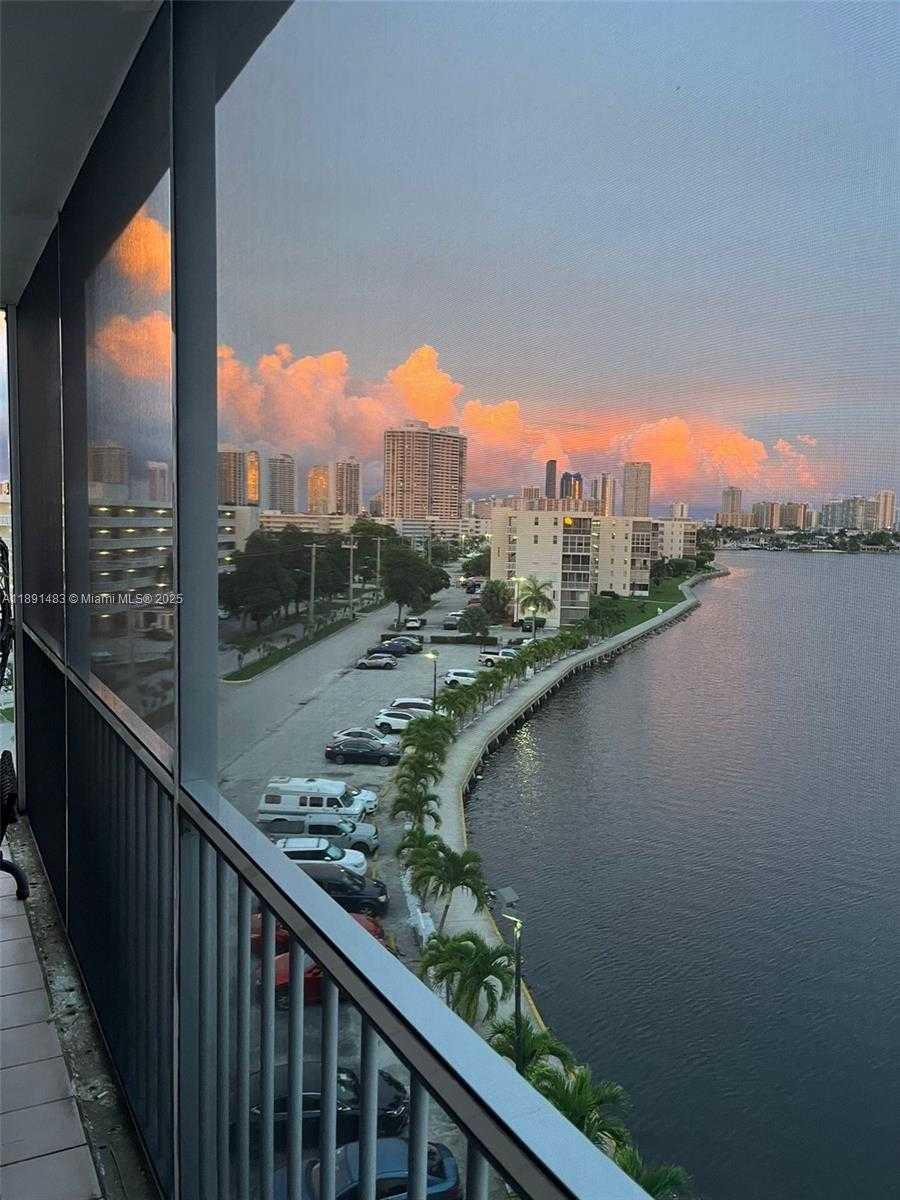 Small Image of 2910 POINT EAST DR #M601, Aventura Number 4