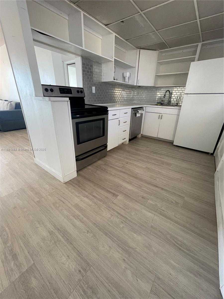 Small Image of 2910 POINT EAST DR #M601, Aventura Number 56