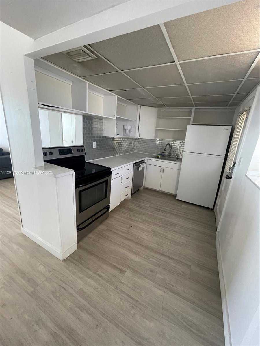 Small Image of 2910 POINT EAST DR #M601, Aventura Number 57